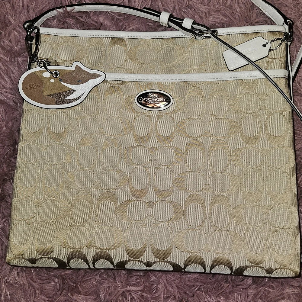 Elegant Coach Cream Shoulder/Crossbody Bag - Picture 1 of 16
